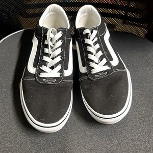 Women’s Vans Ward Platform B/W Sz 8.5 (No Box)